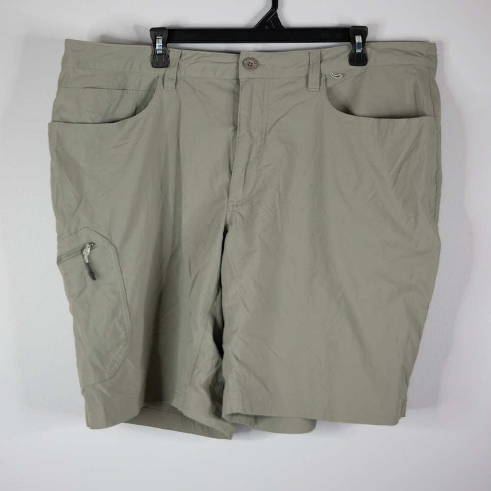 Cabela's Cargo Shorts Mens 42 Tan Excellent Nylon Stretch Hiking Fishing Outdoor